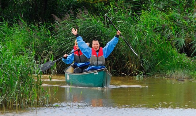  Explora nuestras vías fluviales con tus amigos.